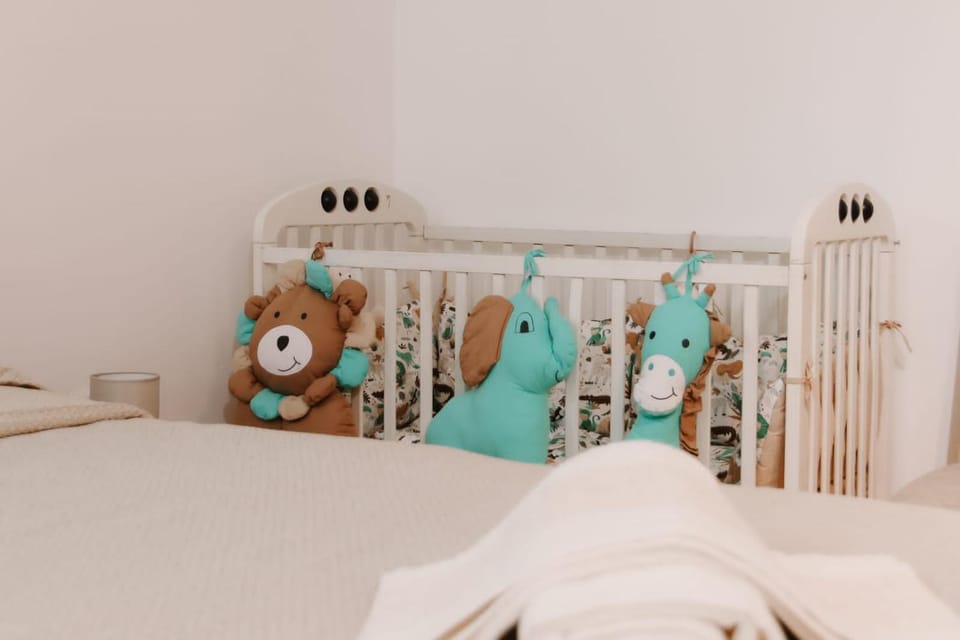 Bedroom, cot