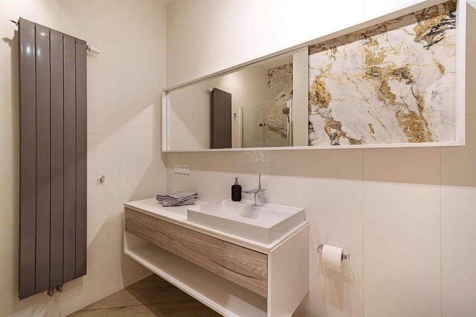 Bathroom, towels