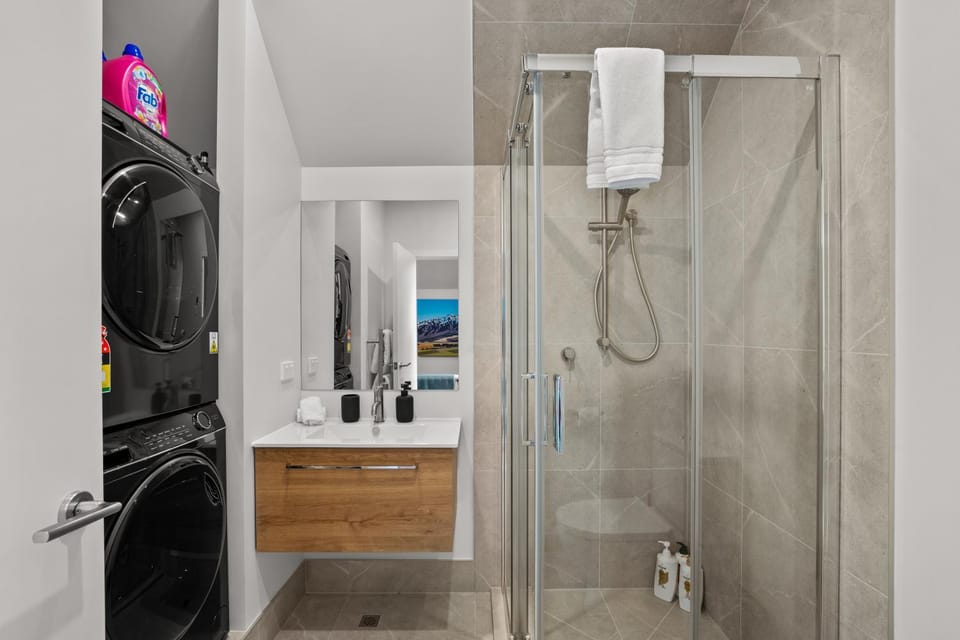 Shower, Bathroom, towels