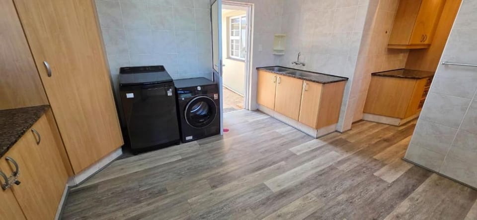 Kitchen or kitchenette, dishwasher, oven, pet friendly, stove, wardrobe
