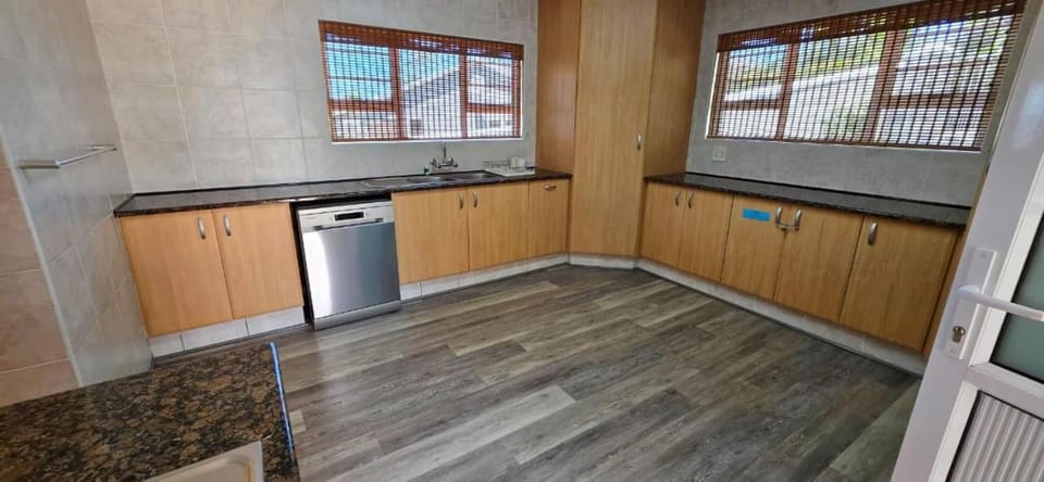 Kitchen or kitchenette, dishwasher, oven, pet friendly, stove