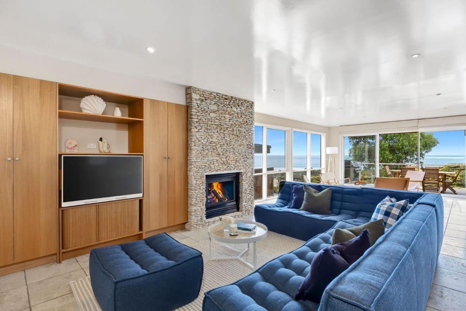 Louttit Bay Lookout House in Lorne