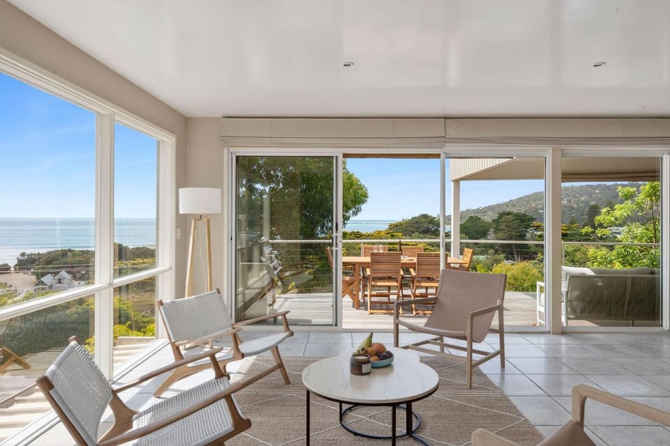 Louttit Bay Lookout House in Lorne