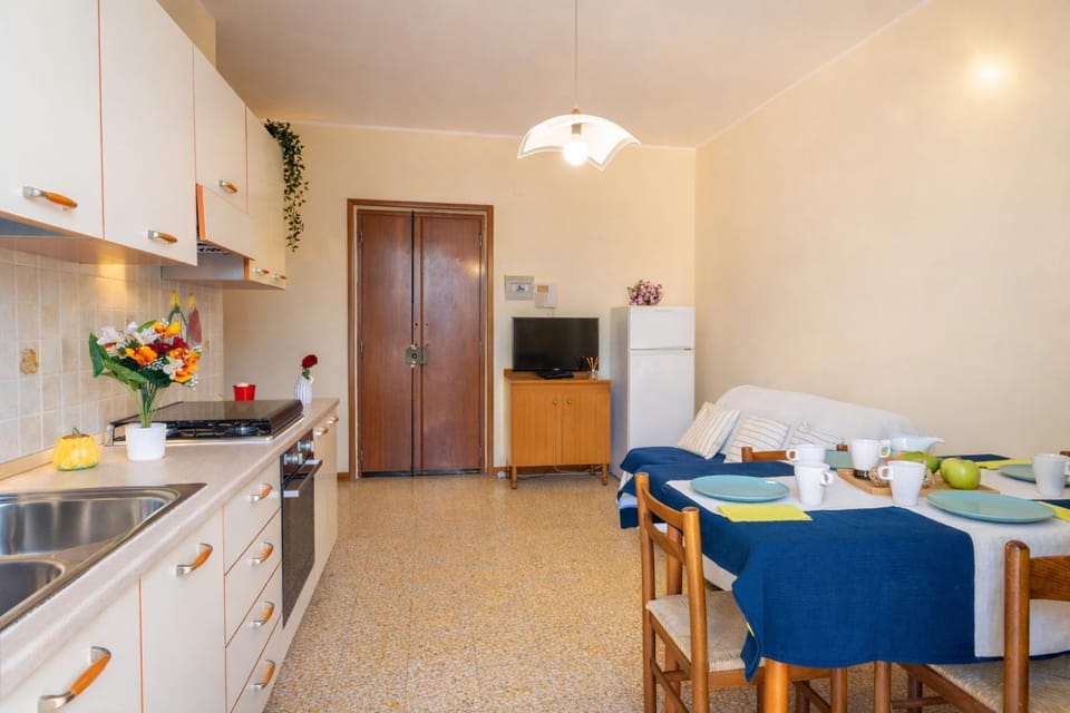 Kitchen or kitchenette, Living room, Dining area