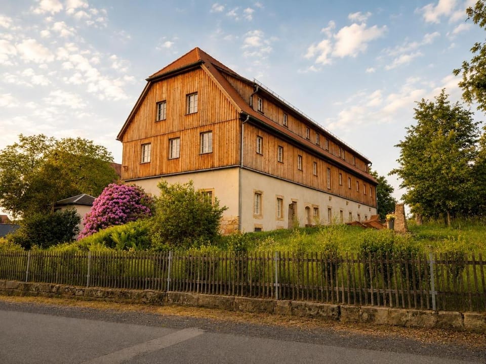Property building, Day, Garden, Garden view