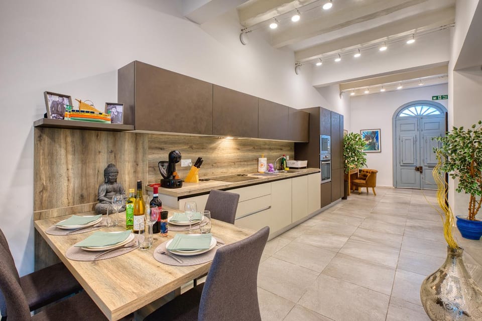 Luxury 2bedroom house with large back yard RABE1-2 House in Valletta