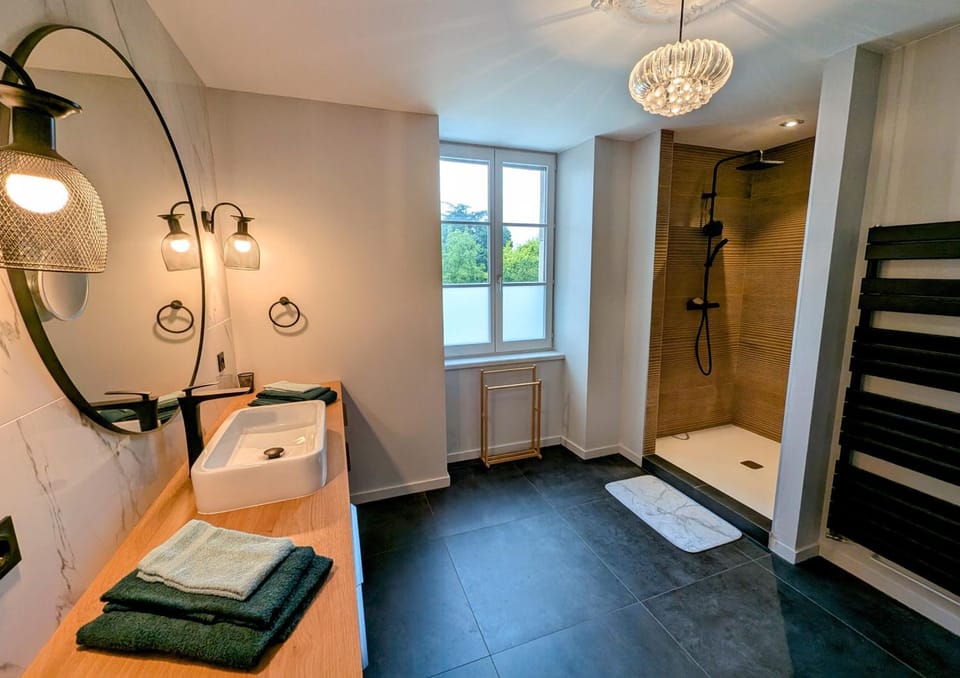 Bathroom, towels