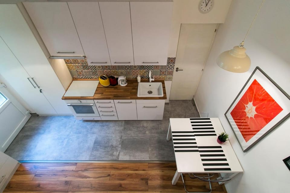 Dining area, kitchen