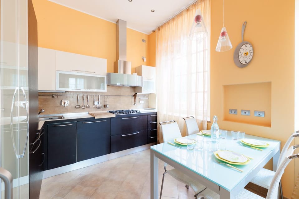 Kitchen or kitchenette, Dining area, dishwasher, stove