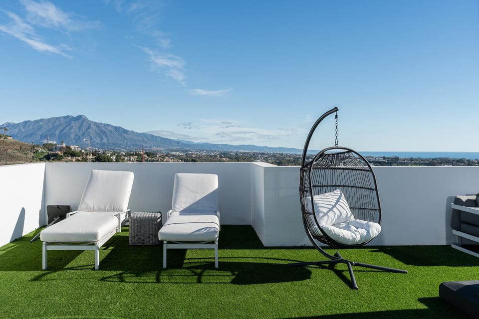 Patio, Day, Natural landscape, Mountain view, sunbed