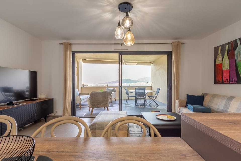 Communal lounge/ TV room, Dining area