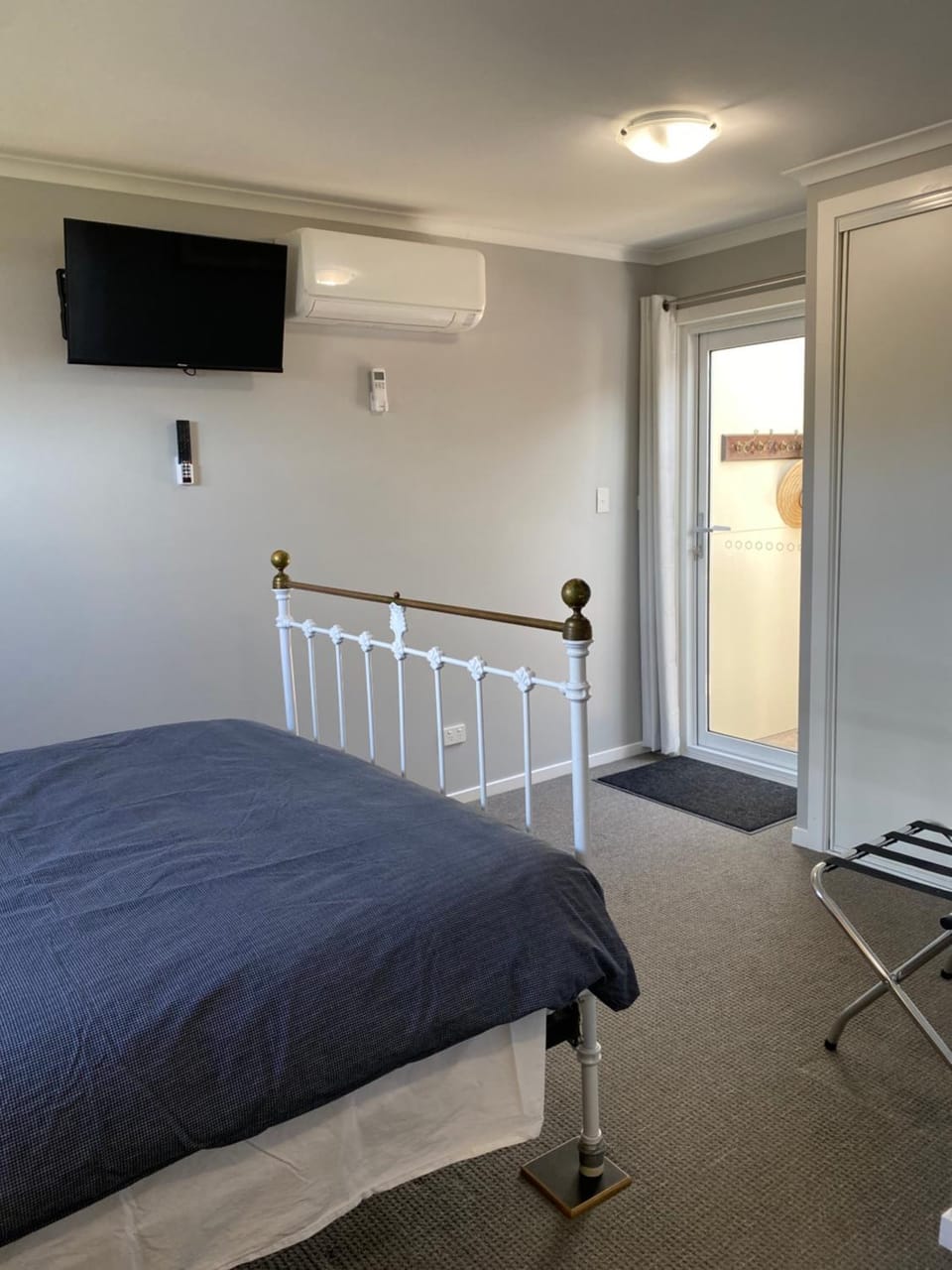 Bed, TV and multimedia, Bedroom, air conditioner