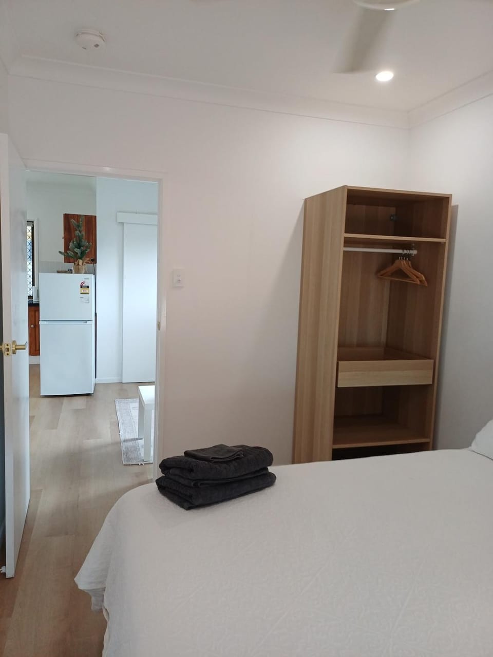 Bed, Bedroom, towels, wardrobe