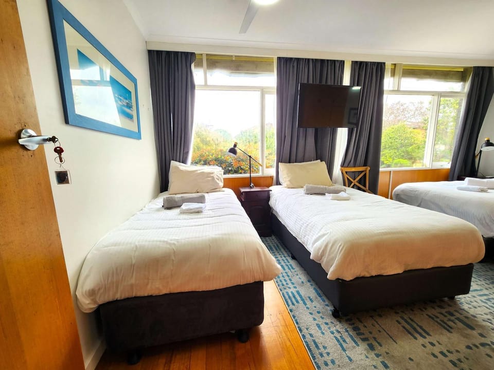 TV and multimedia, Coffee/tea facilities, Bedroom, hair dryier, storage, towels