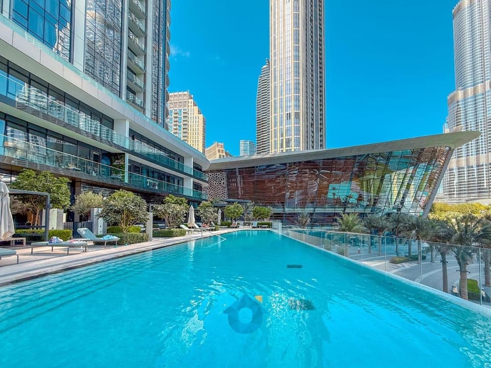 Enjoy Best Burj Khalifa View from Balcony Next to Dubai Mall Luxury 2BR Like Home Apartment in Dubai