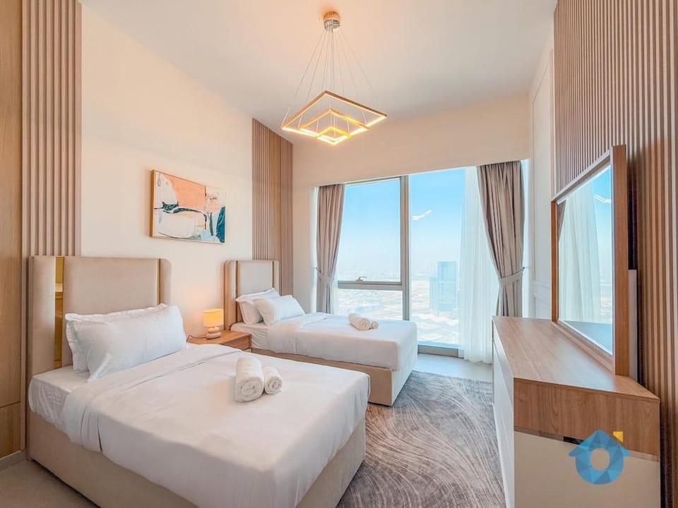 Enjoy Best Burj Khalifa View from Balcony Next to Dubai Mall Luxury 2BR Like Home Apartment in Dubai