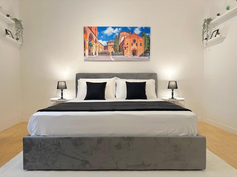 Bed, Photo of the whole room, Decorative detail, Bedroom