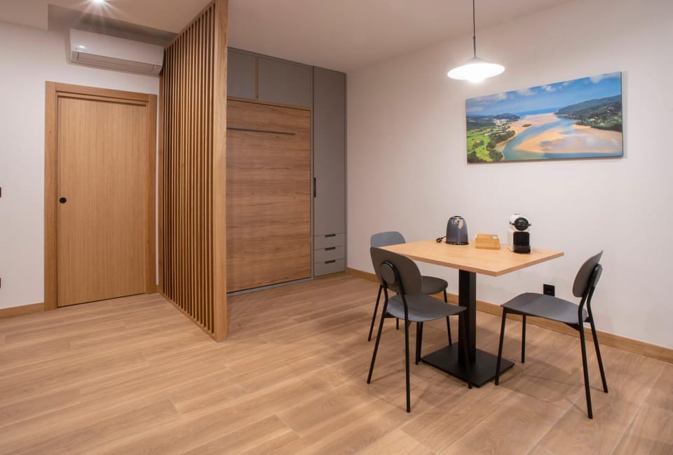 Bed, Dining area, wardrobe