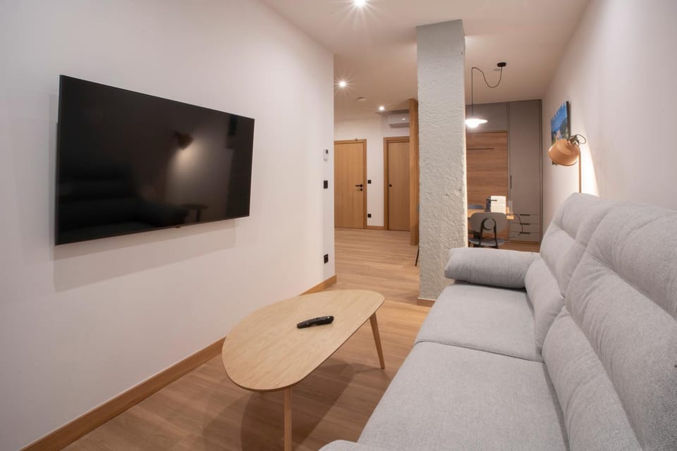 Communal lounge/ TV room, TV and multimedia, Living room