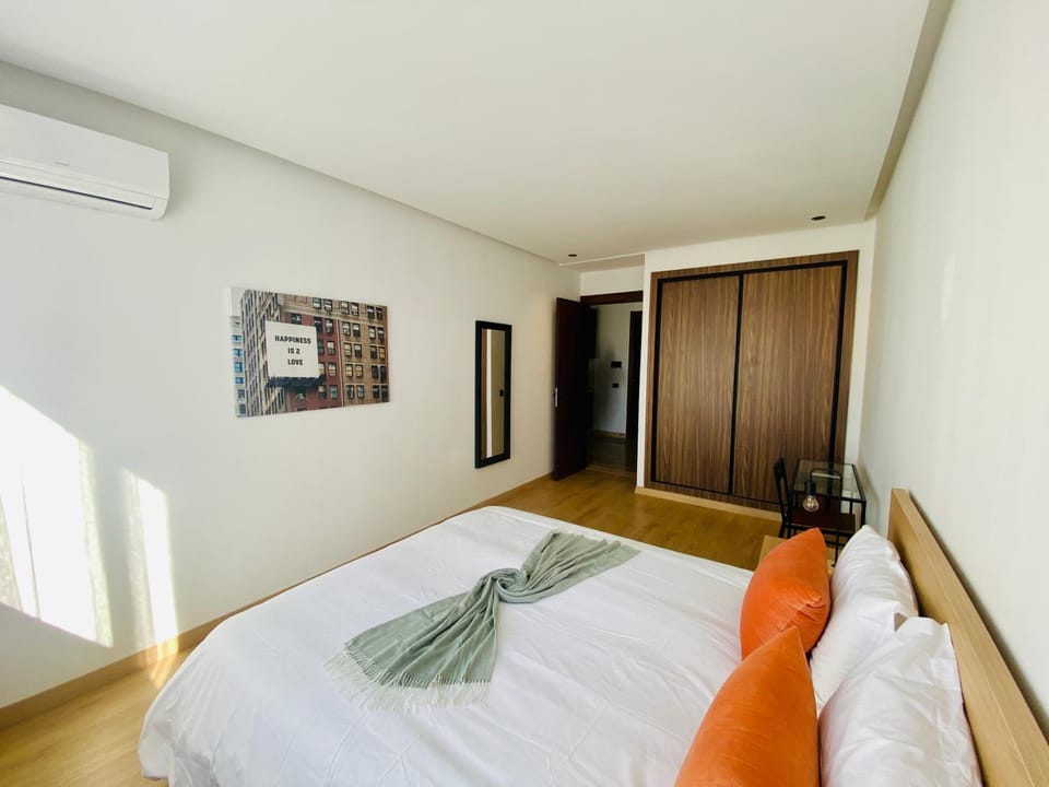 Bed, Bedroom, wardrobe, air conditioner