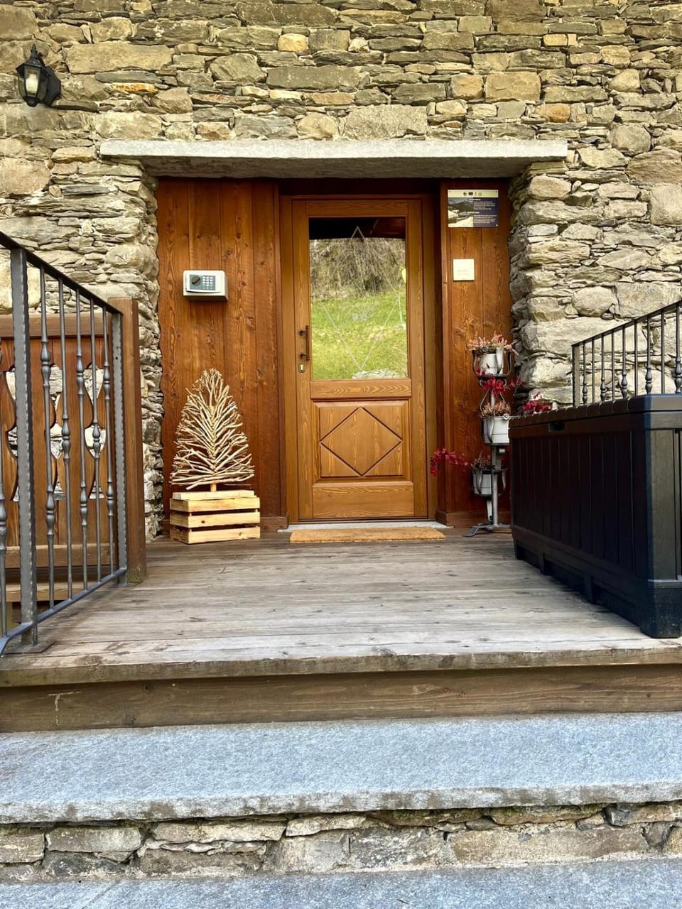 Facade/entrance, Day