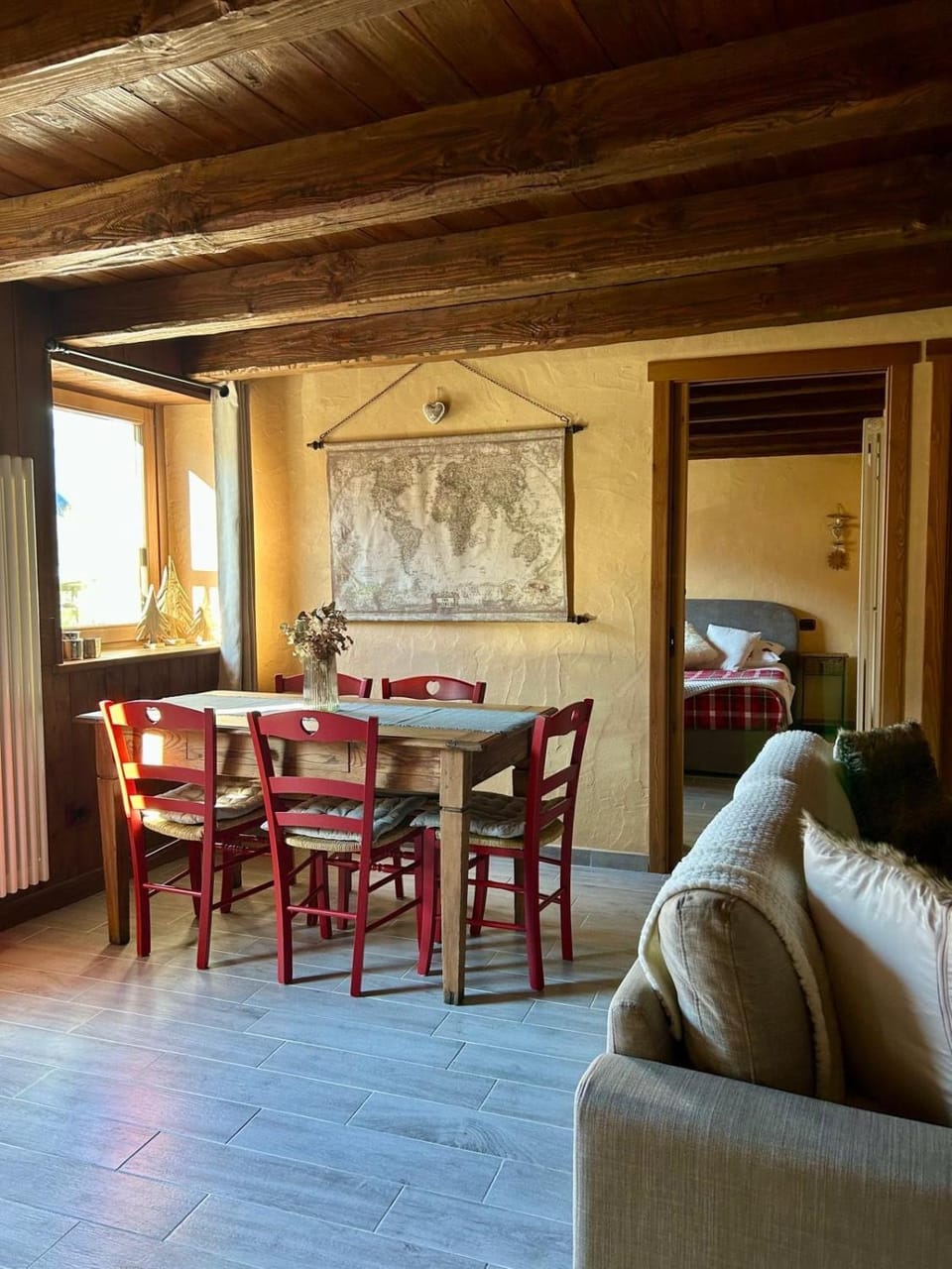Seating area, Dining area