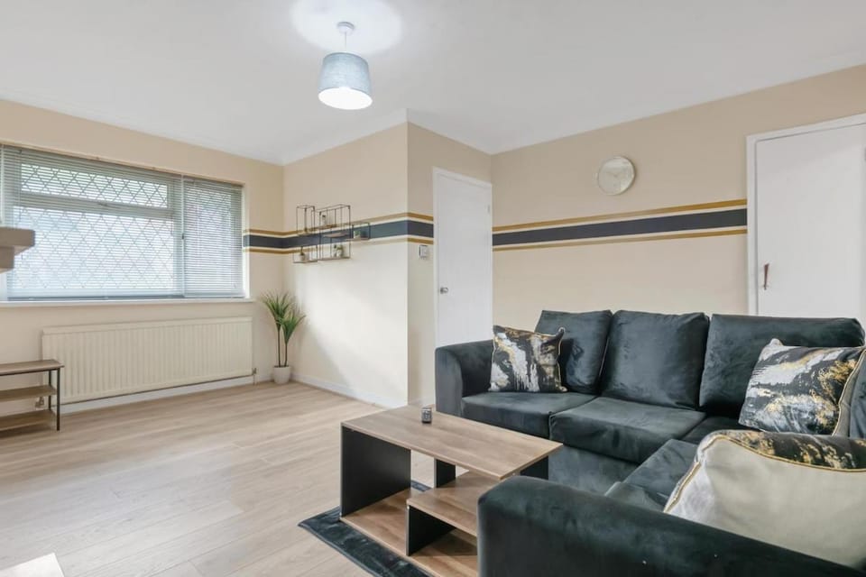 Photo of the whole room, Decorative detail