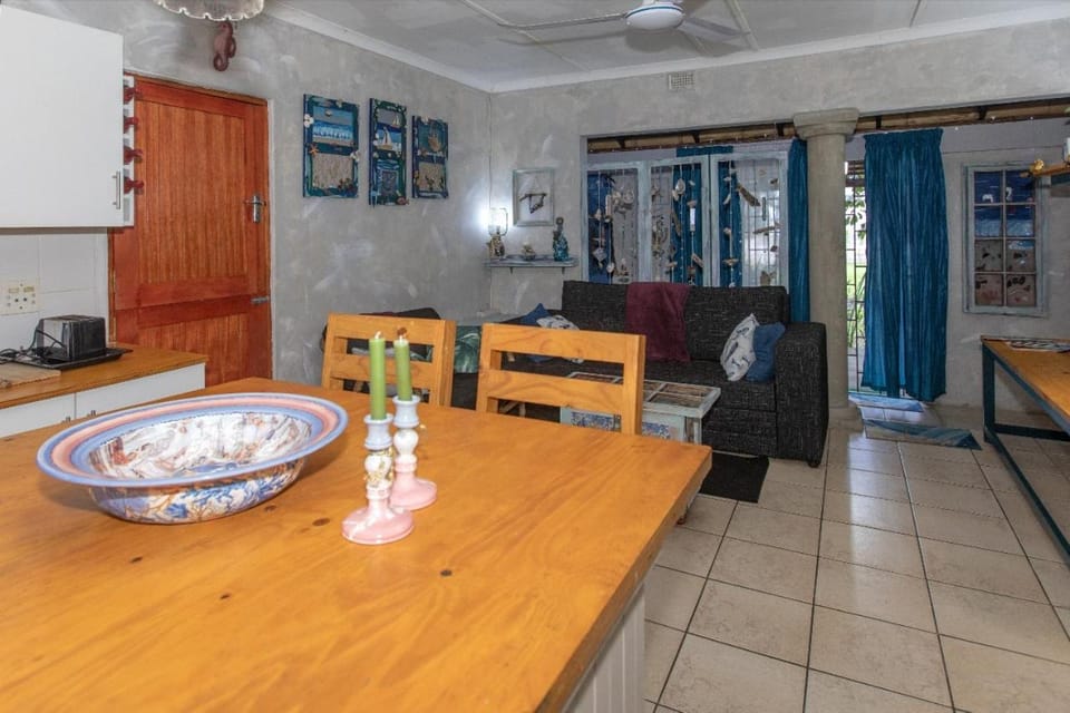 Tweni Strandloper Cottage Apartment in KwaZulu-Natal