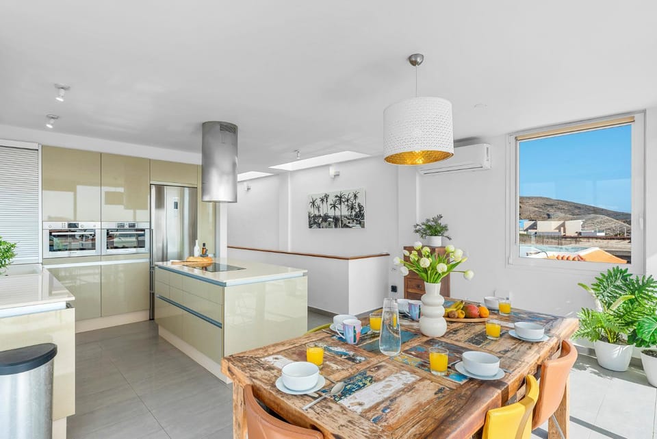 Kitchen or kitchenette, Dining area, dishwasher, oven, stove