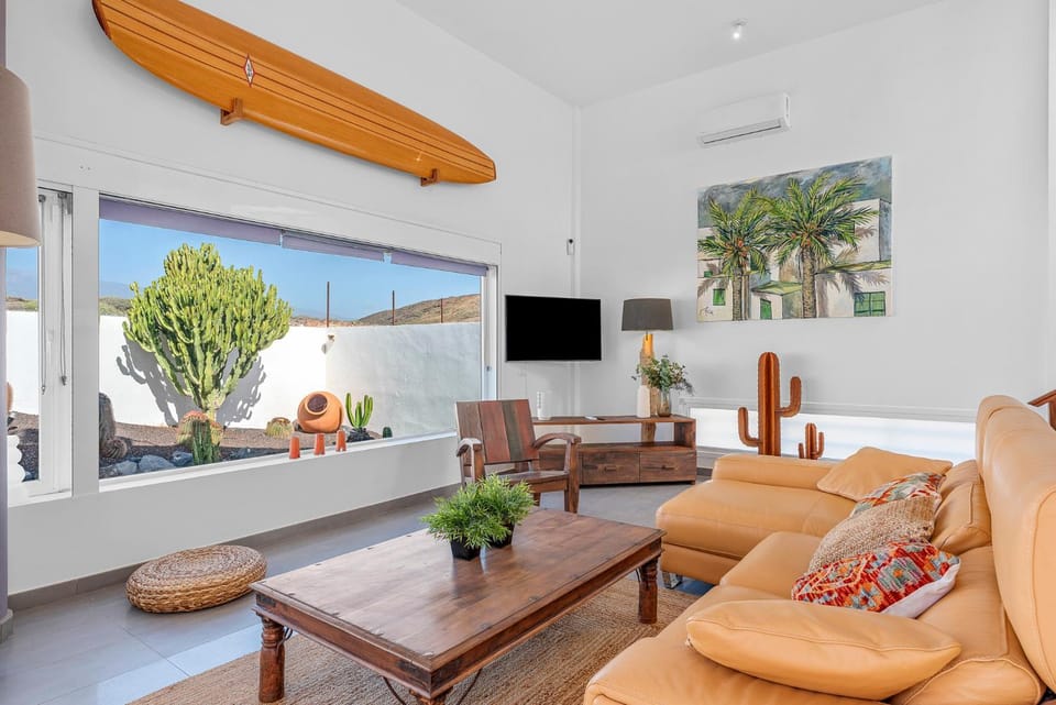 Natural landscape, TV and multimedia, Living room