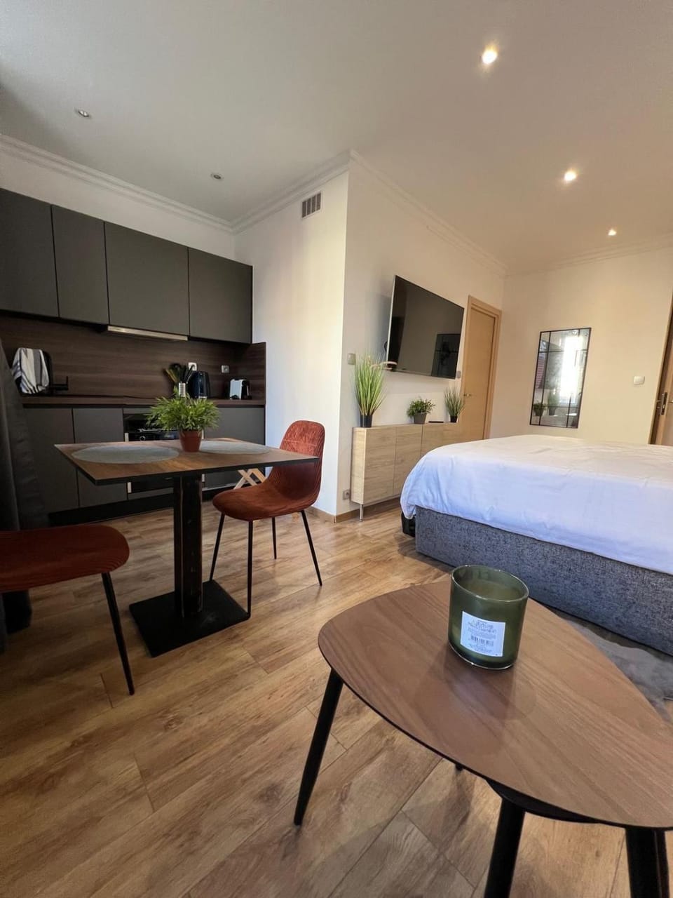 King size studio Rue Félix Faure 100 m Palais et plage Apartment in Cannes