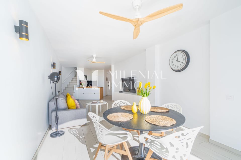 Kitchen or kitchenette, Living room, Dining area