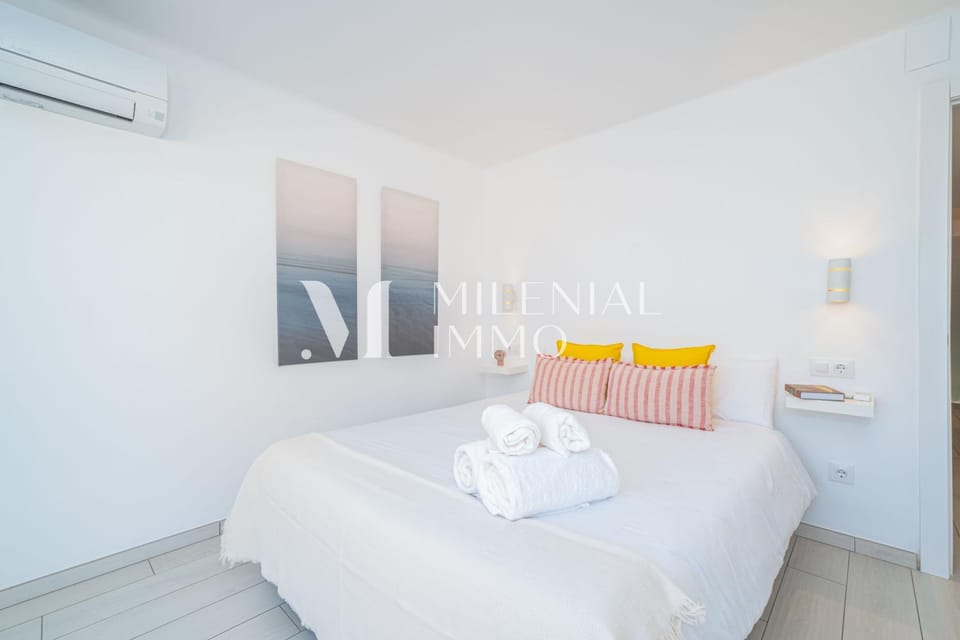 Bed, Bedroom, air conditioner