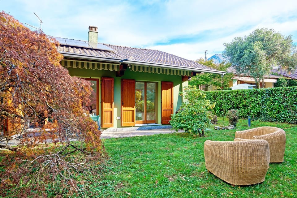Property building, Spring, Day, Natural landscape, Garden, Garden view