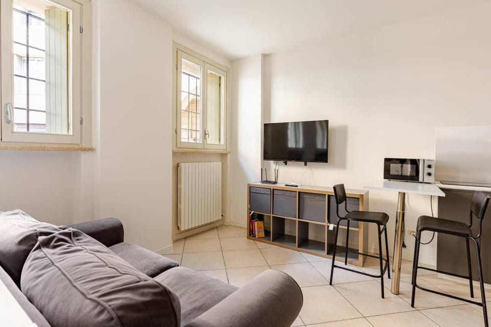 TV and multimedia, Seating area, Dining area, microwave