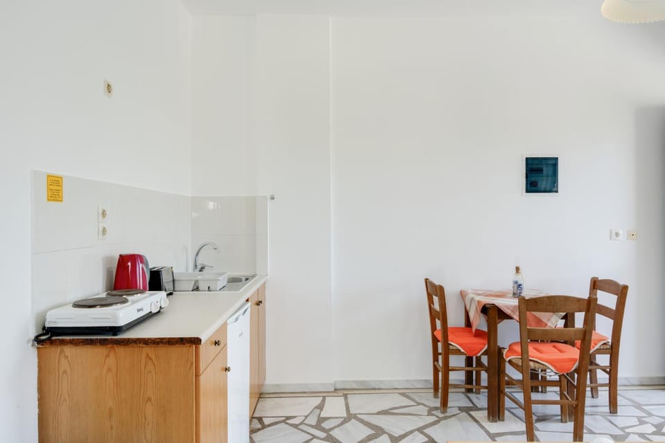 Property building, Kitchen or kitchenette, Living room