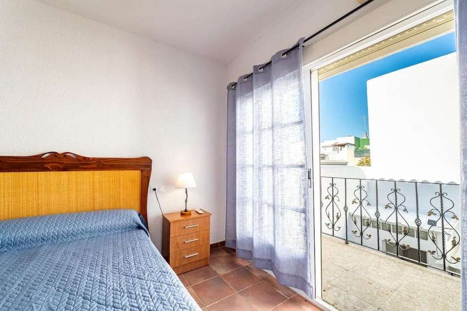 Bed, View (from property/room), Balcony/Terrace, Photo of the whole room, Bedroom
