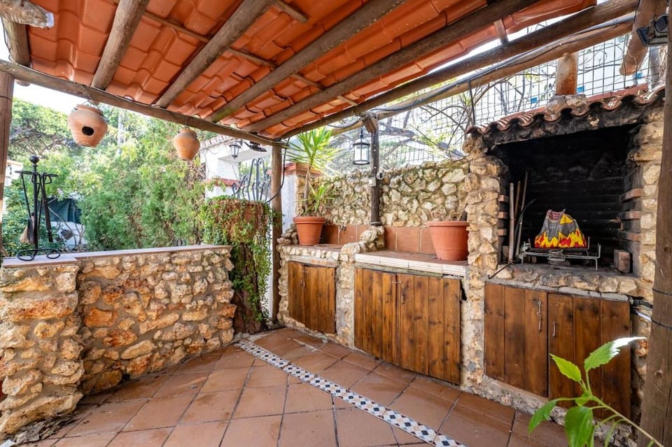 Patio, Day, BBQ facilities, Garden, View (from property/room), Balcony/Terrace, Garden view