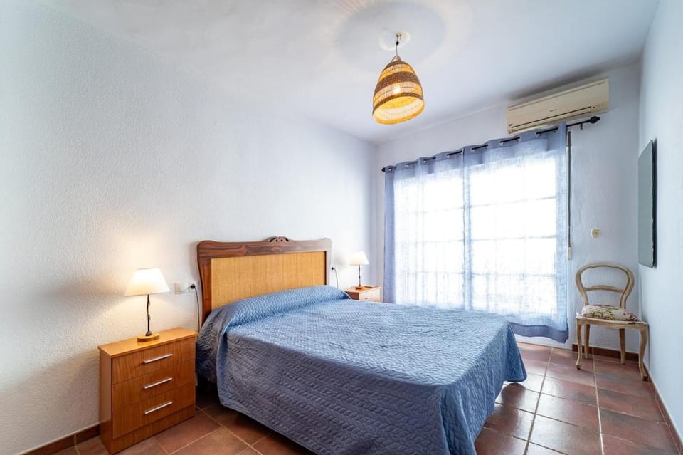 Bed, Photo of the whole room, Bedroom, air conditioner