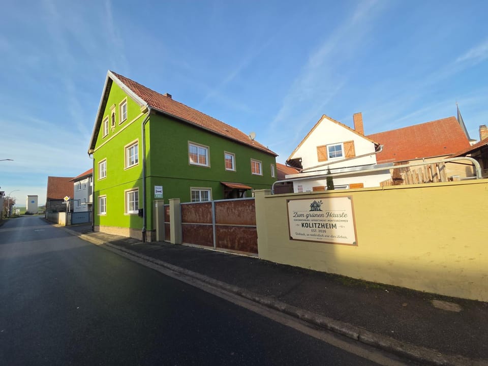 Property building, Day, Neighbourhood, Street view, Parking