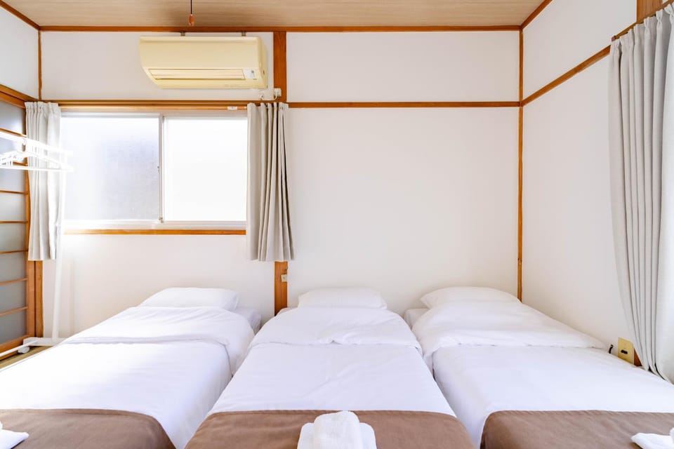Bed, air conditioner