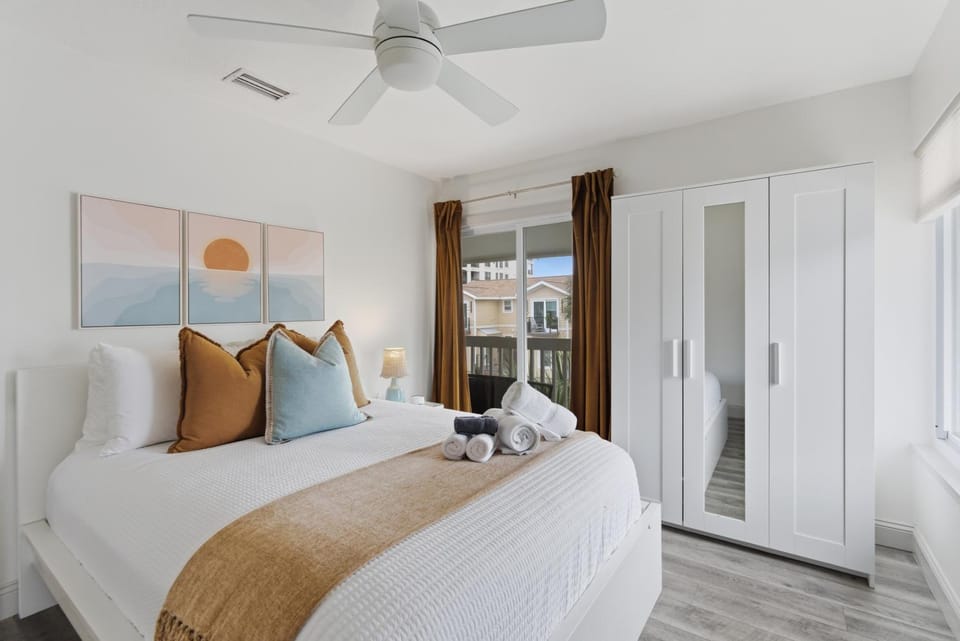 Be A Nomad - 3 Bed 3 Bath Apartment - 1 Min to Jacksonville Beach - Sleeps 6 Apartment in Jacksonville Beach