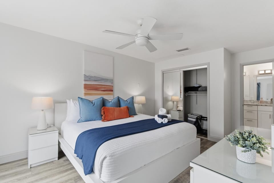 Be A Nomad - 3 Bed 3 Bath Apartment - 1 Min to Jacksonville Beach - Sleeps 6 Apartment in Jacksonville Beach