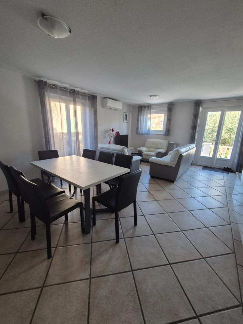 Living room, Seating area, Dining area