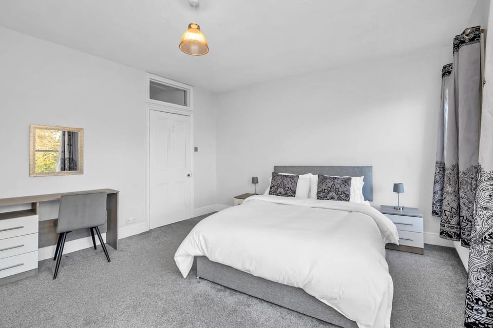 17 OutRisbygate St - 3 bedroom house that sleeps 6 with one private parking space House in Bury Saint Edmunds