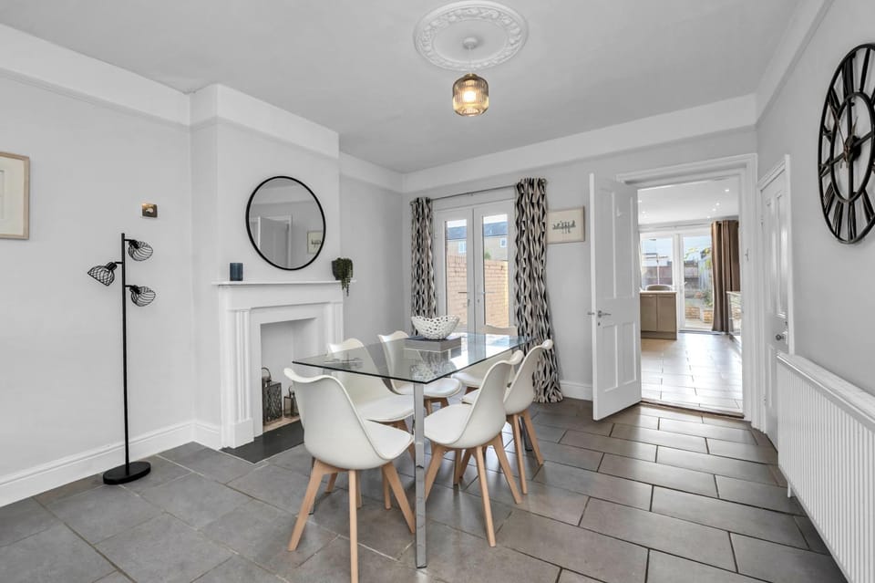 17 OutRisbygate St - 3 bedroom house that sleeps 6 with one private parking space House in Bury Saint Edmunds