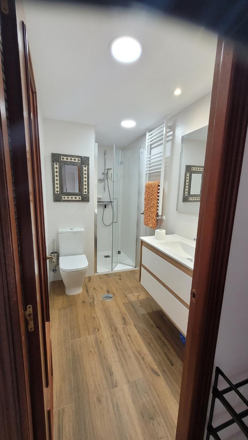 Apartamento con cocina abierta y vistas verdes Apartment in Oviedo