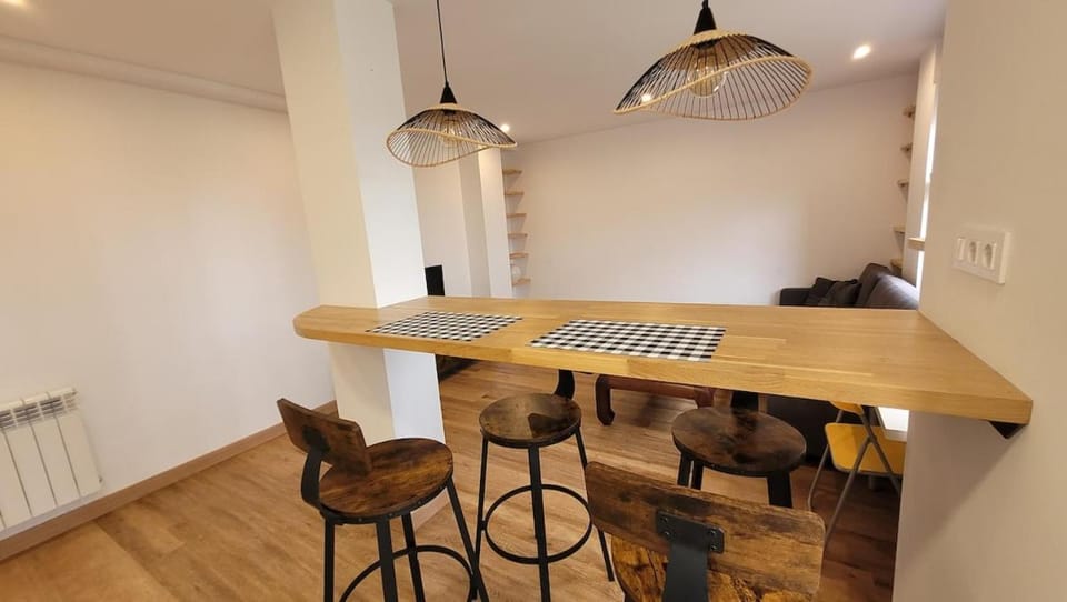 Apartamento con cocina abierta y vistas verdes Apartment in Oviedo