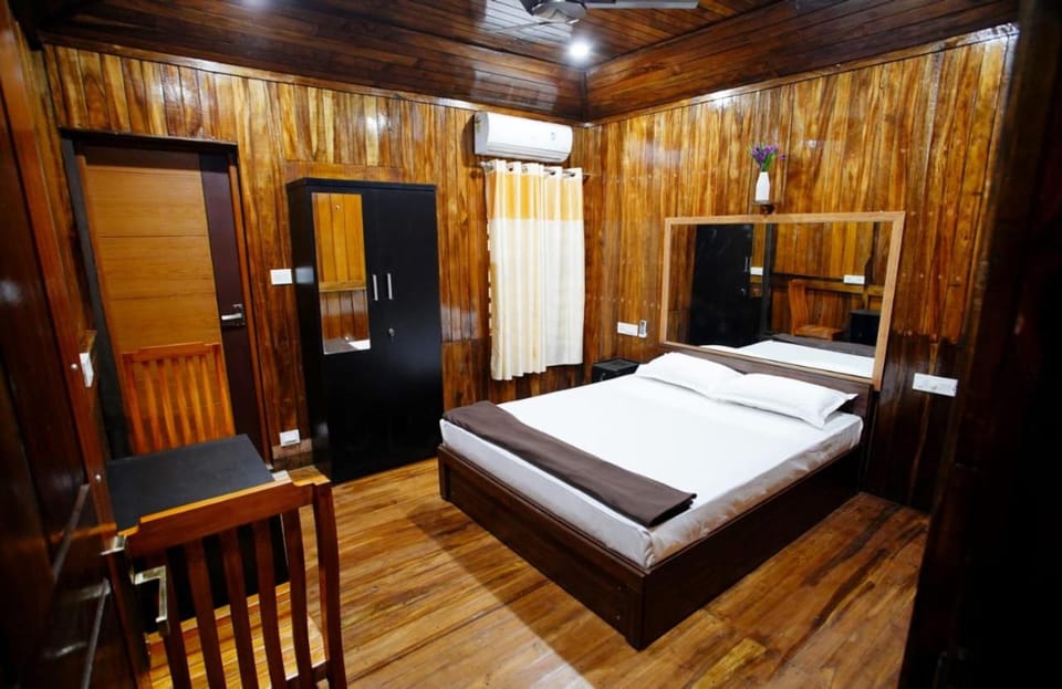 Jackroot Heritage wood villa Athirappilly Villa in Kerala