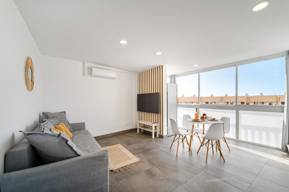TV and multimedia, Balcony/Terrace, Living room, Seating area, Dining area, air conditioner